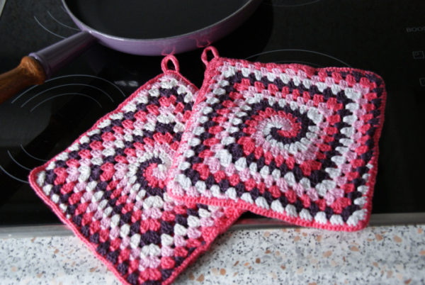Spiral Granny Square Pot Holders Crochet Pattern