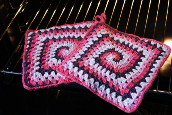 Spiral Granny Square Pot Holders Crochet Pattern - Image 4