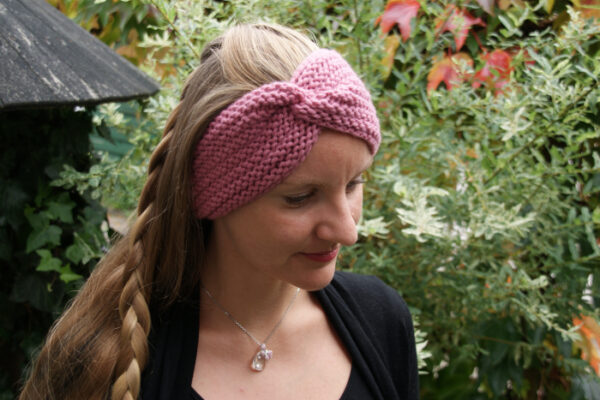 Ribbed Headband with Twist Knitting Pattern - Image 2