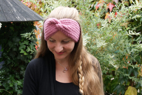 Ribbed Headband with Twist Knitting Pattern - Image 4